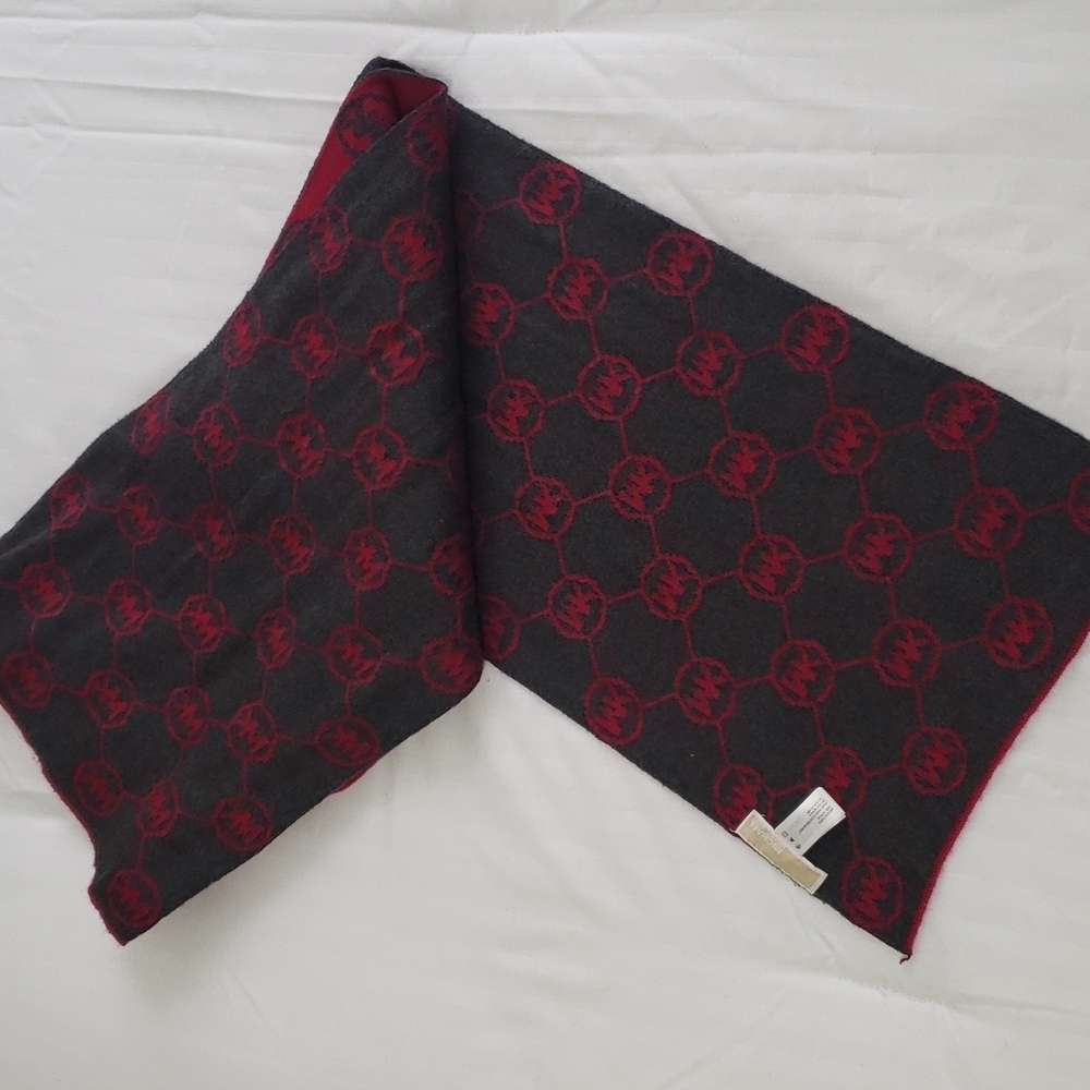 Michael Kors scarf - Picture 6 of 6